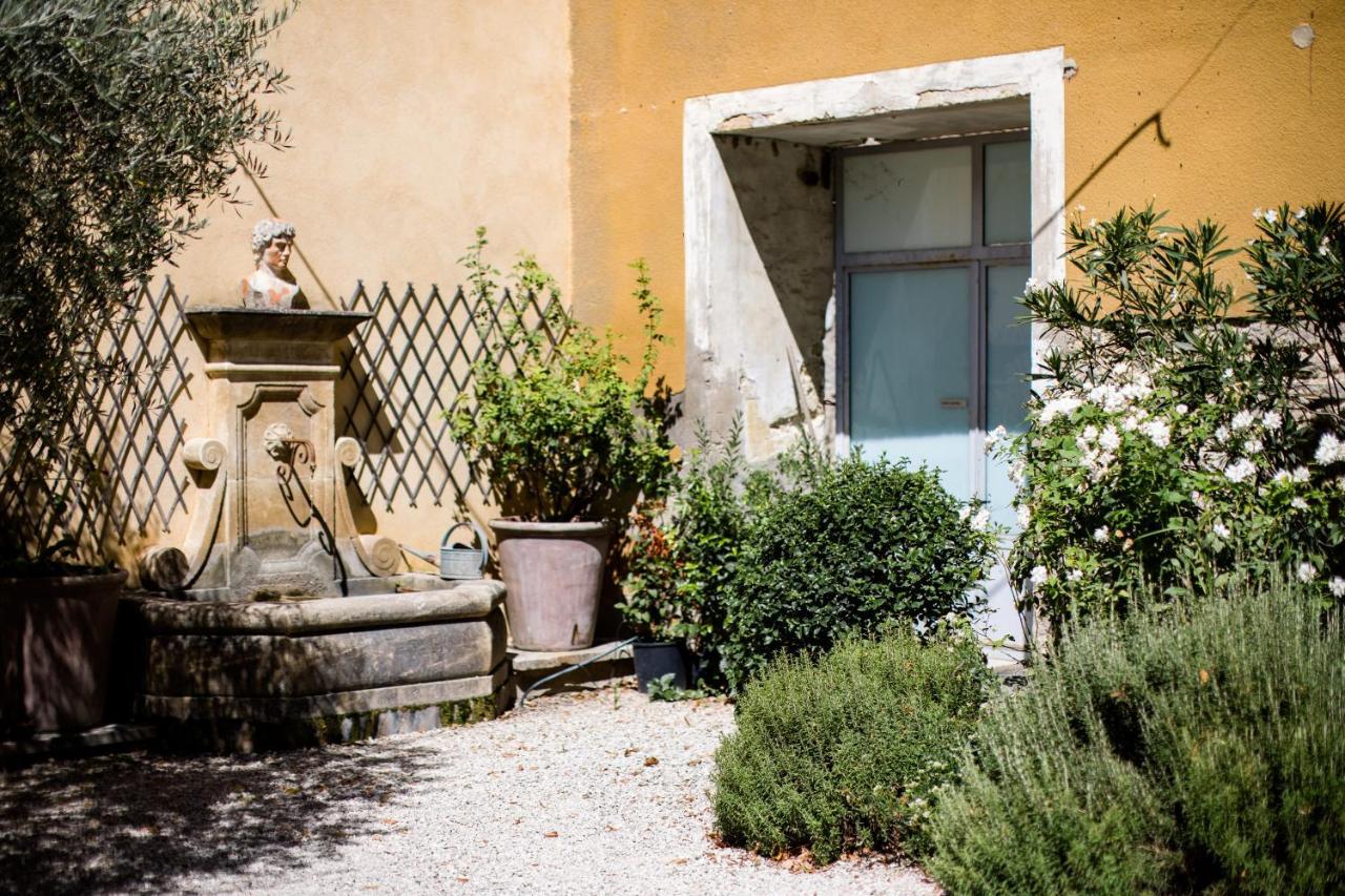 Domaine De Blanche Fleur Hotell Châteauneuf-de-Gadagne Exteriör bild