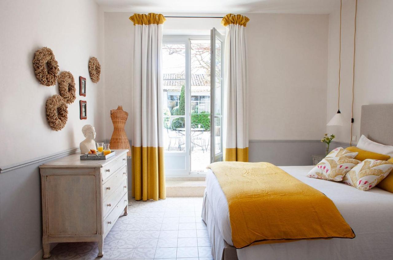 Domaine De Blanche Fleur Hotell Châteauneuf-de-Gadagne Exteriör bild