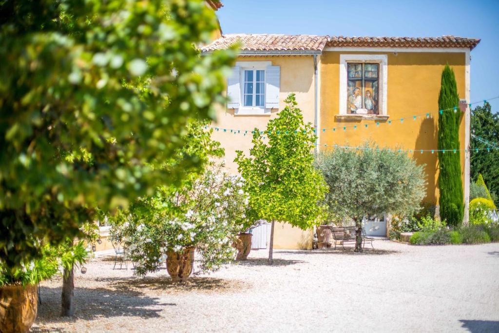 Domaine De Blanche Fleur Hotell Châteauneuf-de-Gadagne Exteriör bild